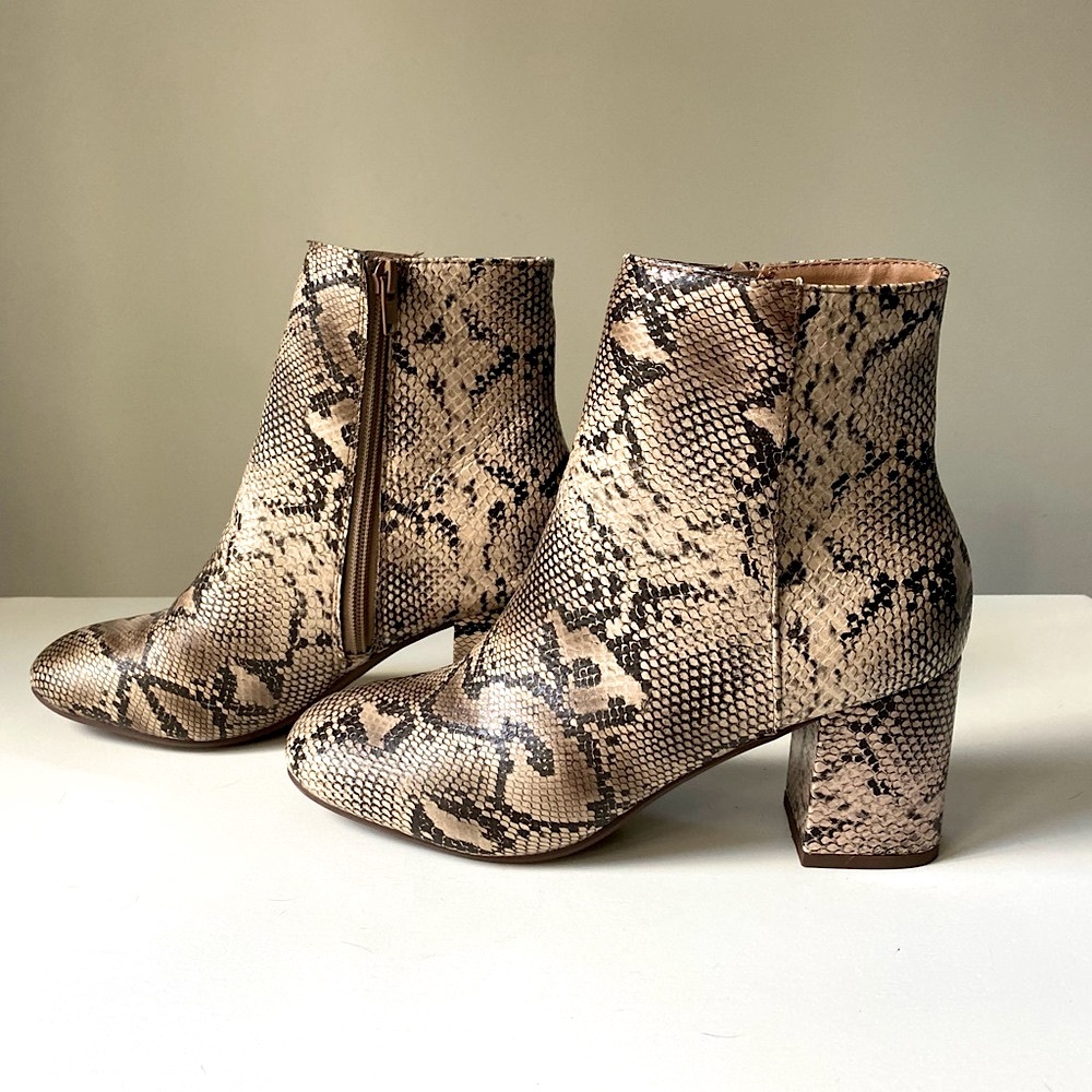 LIKE NEW Textured Leather Booties